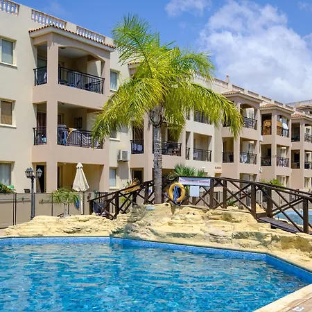 Oliva Poolside By Nomads Apartment